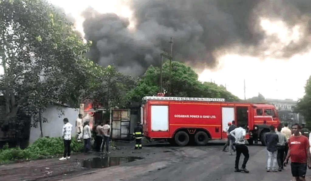 फैक्ट्री में भीषण आग