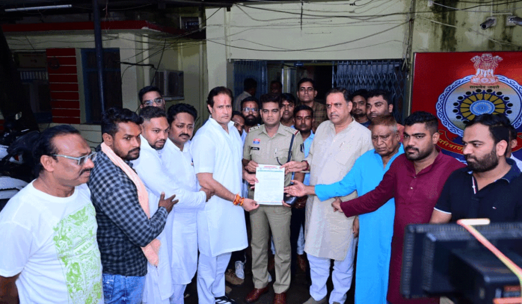 कांग्रेस ने एफआईआर दर्ज करने की मांग की