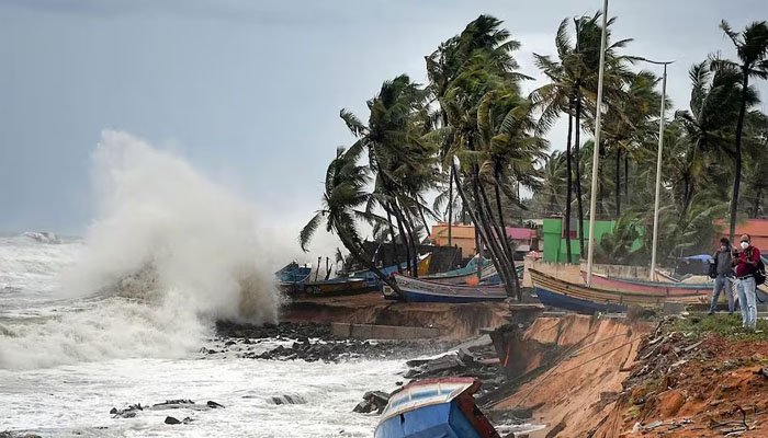 Cyclone Montha : धरती का बढ़ता ताप, समंदर की बढ़ती ताब – दोहरी मार बनकर आए मेलिसा और मोंथा
