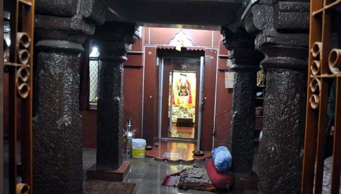 अधिकारियों की मिलीभगत