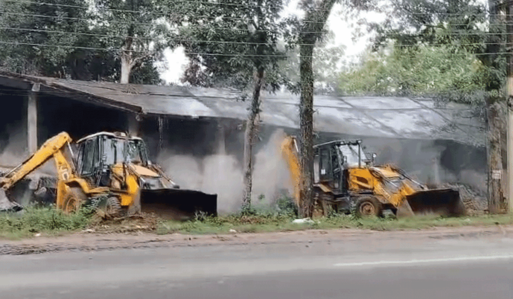 अवैध कांप्लेक्स ध्वस्त