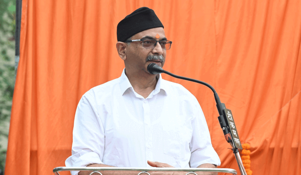 विजयादशमी उत्सव : आपसी संवाद से समाज को संगठित करना जरूरी – डॉ. सक्सेना विजयादशमी उत्सव