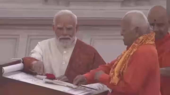 प्रधानमंत्री नरेंद्र मोदी और राष्ट्रीय स्वयंसेवक संघ