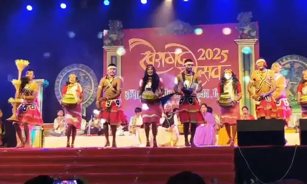 खैरागढ़ महोत्सव 2025 : एशिया के प्रथम संगीत विश्वविद्यालय में गूँजे सुरों के स्वर, देश–विदेश के कलाकारों ने रचा सांस्कृतिक इतिहास