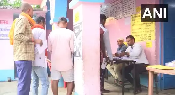 बिहार विधानसभा चुनाव: पहले चरण में 121 सीटों पर मतदान जारी, कई हॉट सीटों पर रोमांचक मुकाबला