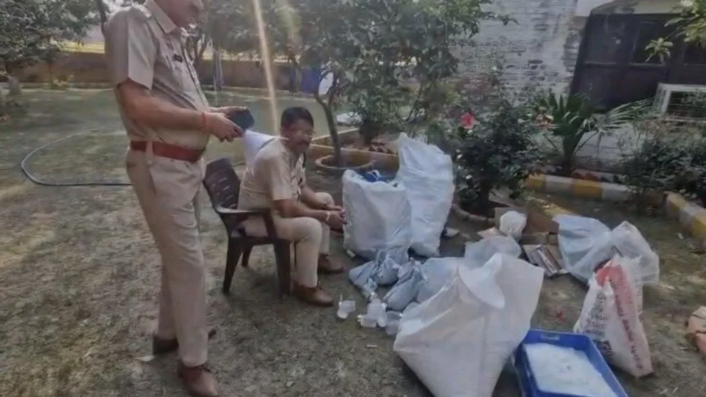 फरीदाबाद में 50 किलो विस्फोटक बरामद, दो गिरफ्तार फरीदाबाद में 50 किलो विस्फोटक बरामद, दो गिरफ्तार