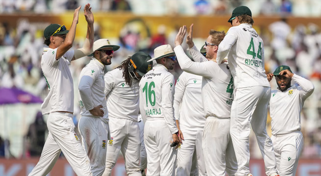 IND vs SA 1st Test : साउथ अफ्रीका ने भारत को 30 रनों से हराया, ईडन गार्डन्स पर 53 साल पुराना रिकॉर्ड टूटा IND vs SA 1st Test: साउथ अफ्रीका ने भारत को 30 रनों से हराया, ईडन गार्डन्स पर 53 साल पुराना रिकॉर्ड टूटा