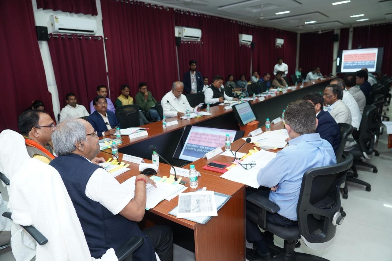 स्वास्थ्य मंत्री के सामने भड़के सांसद बृजमोहन