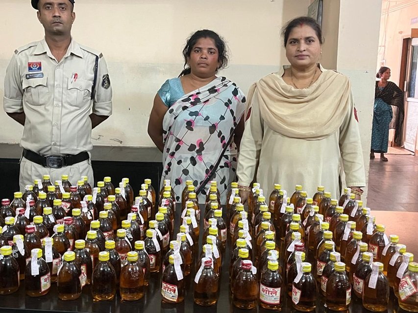 थाना उरला पुलिस ने महिला को अवैध शराब बिक्री के आरोप में गिरफ्तार, 27 लीटर देशी शराब जब्त