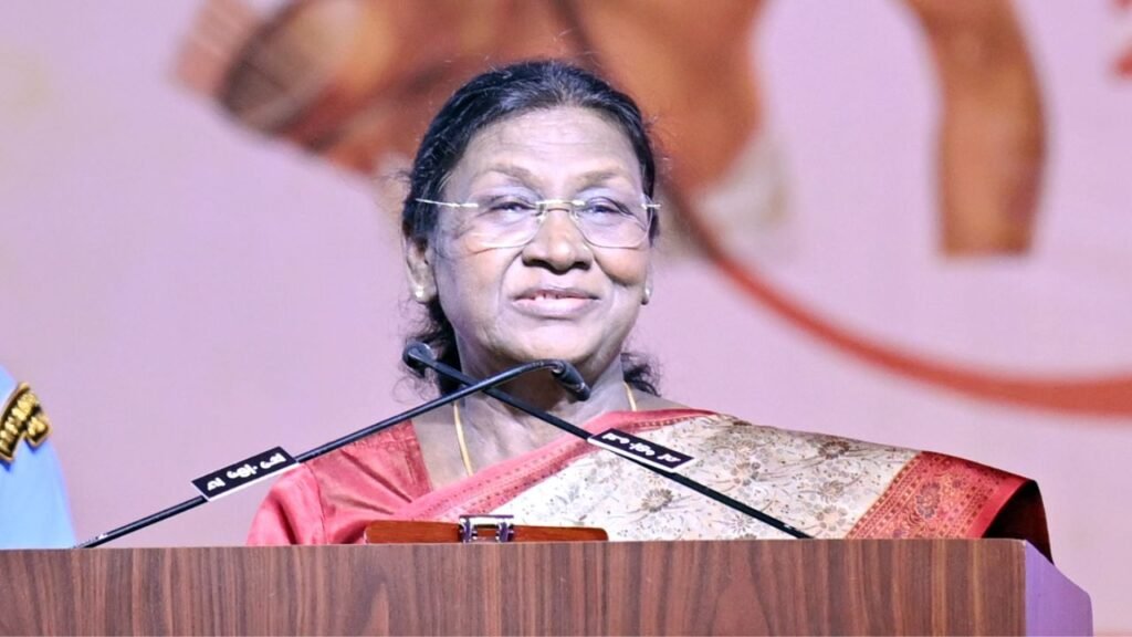 जनजातीय गौरव दिवस: राष्ट्रपति द्रौपदी मुर्मू बोलीं- आदिवासी संस्कृति भारत की रीढ़, जल-जंगल-जमीन के साथ इसे भी जीवंत रखें