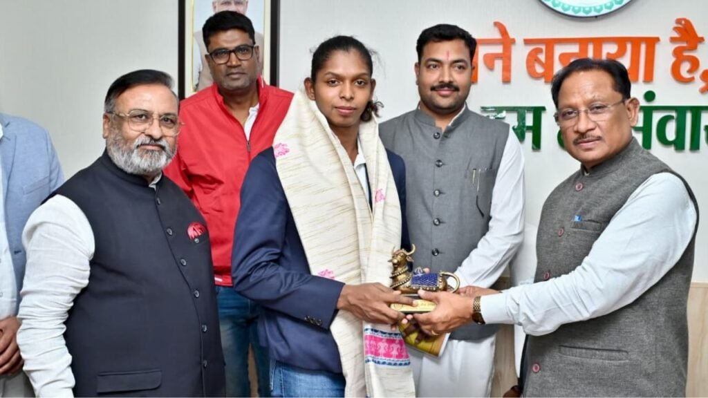 महिला कबड्डी विश्व कप की स्टार खिलाड़ी संजू देवी ने की सीएम साय से मुलाकात, उत्कृष्ट प्रदर्शन पर मिली बधाई