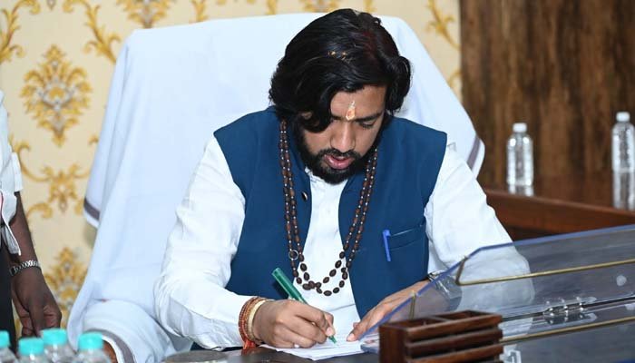 कैबिनेट मंत्री गुरु खुशवंत साहेब ने आरंग कार्यालय में किया जनदर्शन कैबिनेट मंत्री गुरु खुशवंत साहेब