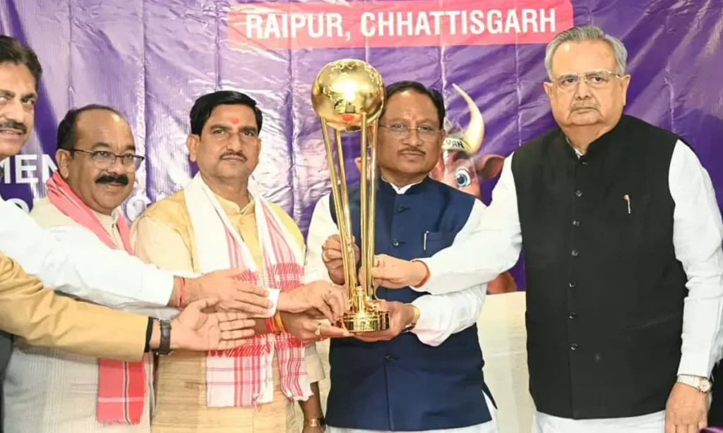 मुख्यमंत्री साय और विधानसभा अध्यक्ष ने हॉकी मेन्स जूनियर वर्ल्ड कप 2025 ट्रॉफी का किया भव्य अनावरण, कहा- ये हमारे युवा खिलाड़ियों के लिए प्रेरणा