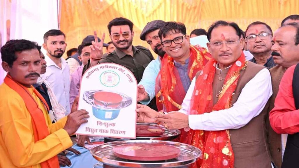 जशपुर में कुम्हारों के लिए बड़ी सौगात: सीएम विष्णुदेव साय ने की ग्लेजिंग यूनिट की घोषणा, 100 शिल्पकारों को मिले इलेक्ट्रॉनिक चाक