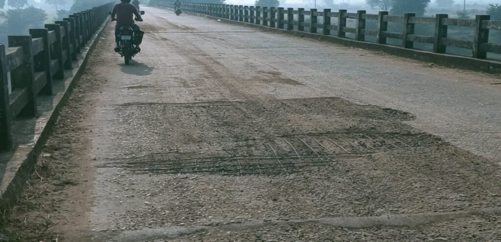 नगरनार स्टील प्लांट से जुड़ा इंद्रावती नदी का पुल जर्जर, दुर्घटना का खतरा बढ़ा