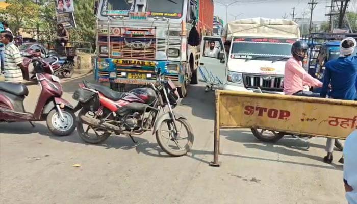 खुले गड्ढे में गिरकर दो मासूमों की मौत, गुस्साए लोगों ने रिंग रोड पर किया चक्काजाम