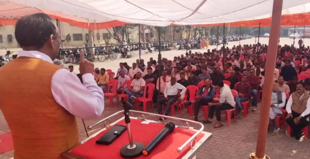 कलम बंद–काम बंद हड़ताल से छत्तीसगढ़ ठप, सरकारी दफ्तरों और स्कूलों में सन्नाटा