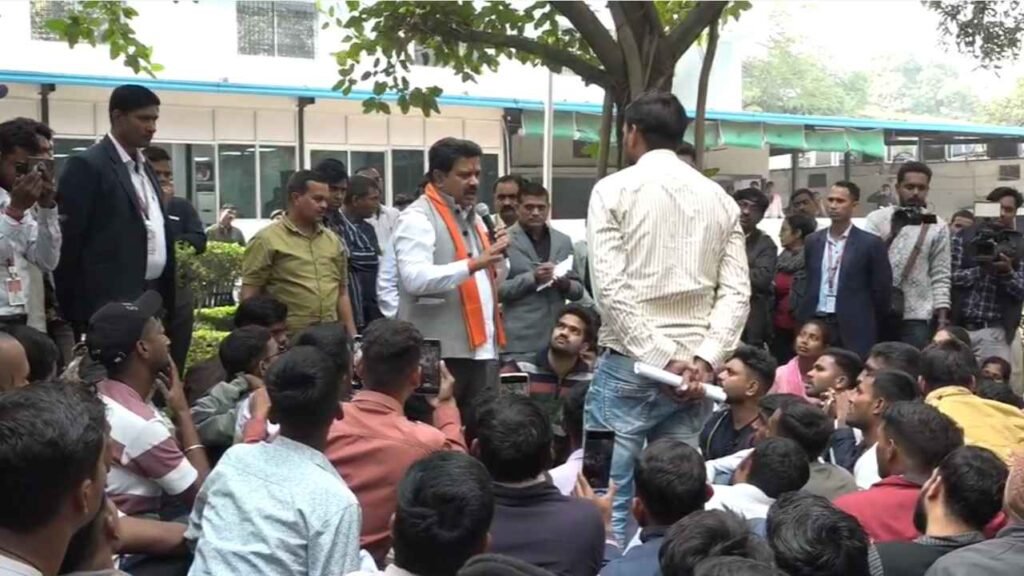 रायपुर पुलिस आरक्षक भर्ती में गड़बड़ी: अभ्यर्थियों ने गृहमंत्री से की चर्चा