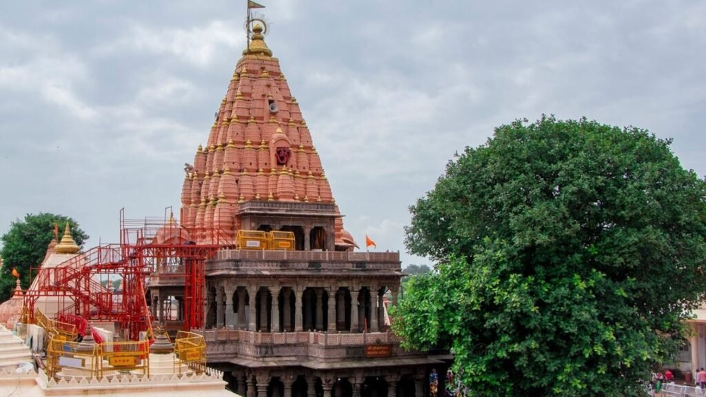 बाबा महाकाल के खजाने में रिकॉर्ड तोड़ धनवर्षा…1 साल में मिला इतना दान कि गिनते-गिनते थक गए लोग, जानें कुल रकम