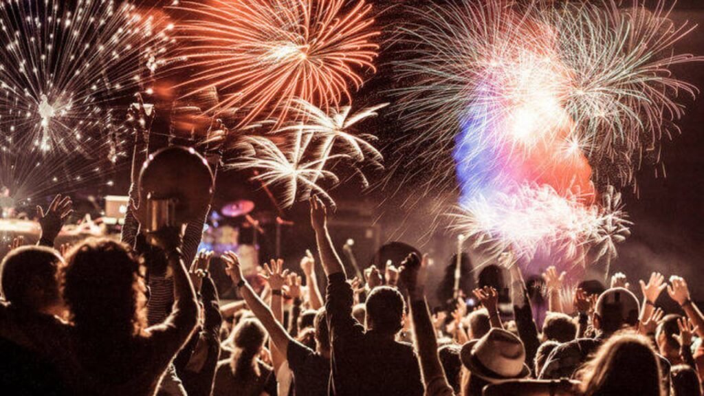 Indore में न्यू ईयर 2025: धूमधाम से जश्न, पुलिस और आबकारी विभाग सतर्क