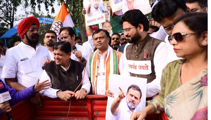 नेशनल हेराल्ड मामले में कांग्रेस ने भाजपा दफ्तर घेरा नेशनल हेराल्ड