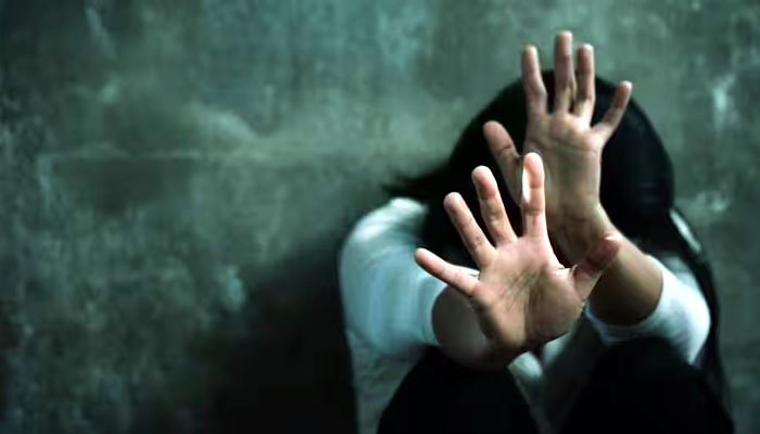 युवती के साथ सामूहिक दुष्कर्म, 2 आरोपियों को गिरफ्तार, 3 फरार