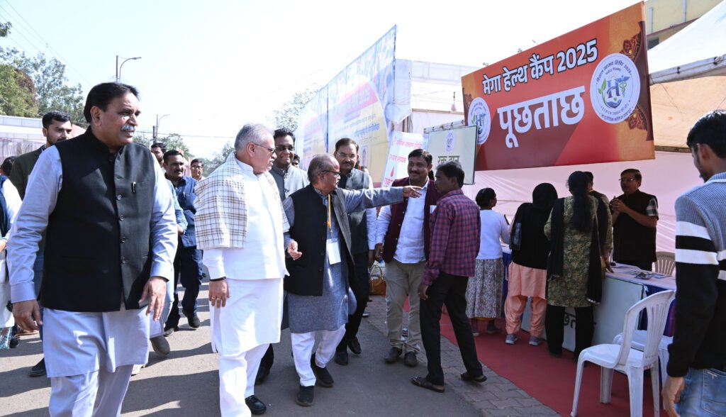 रायपुर में मेगा हेल्थ कैंप का दूसरा दिन: AI से दांतों की जांच, जयपुर पैर से बदली जिंदगी, 9,246 मरीजों ने उठाया लाभ, अजय जामवाल ने किया निरीक्षण अजय जामवाल ने किया निरीक्षण