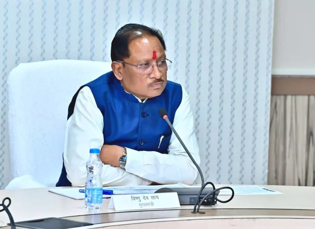 छत्तीसगढ़ में नक्सलवाद को बड़ा झटका: 52 माओवादी कैडरों ने किया आत्मसमर्पण