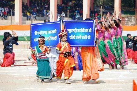 Jashpur Republic Day Rehearsal: रणजीता स्टेडियम में गणतंत्र दिवस की फाइनल रिहर्सल संपन्न Jashpur Republic Day Rehearsal: रणजीता स्टेडियम में गणतंत्र दिवस की फाइनल रिहर्सल संपन्न