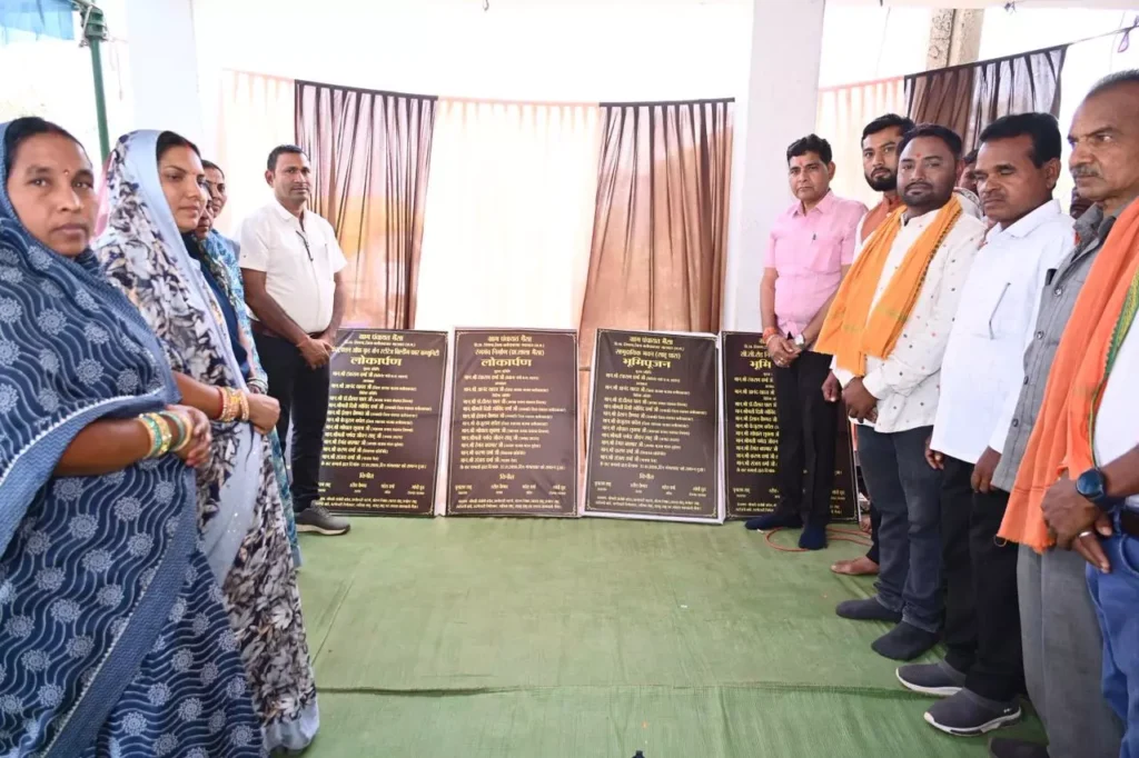 राजस्व मंत्री टंकराम वर्मा ने ग्राम भैंसा में विकास कार्यों का किया लोकार्पण-भूमिपूजन राजस्व मंत्री टंकराम वर्मा ने ग्राम भैंसा में विकास कार्यों का किया लोकार्पण-भूमिपूजन