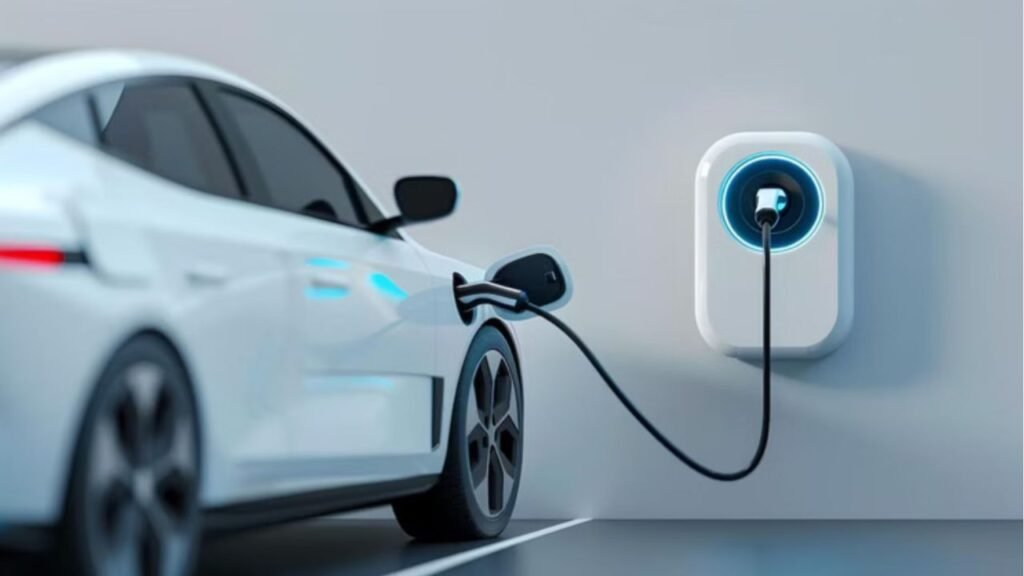 Electric Car Charging Tips : भूलकर भी न करें EV ओवरचार्ज, वरना पछताना पड़ेगा! बैटरी ब्लास्ट से बचने के लिए अभी पढ़ें ये गाइड