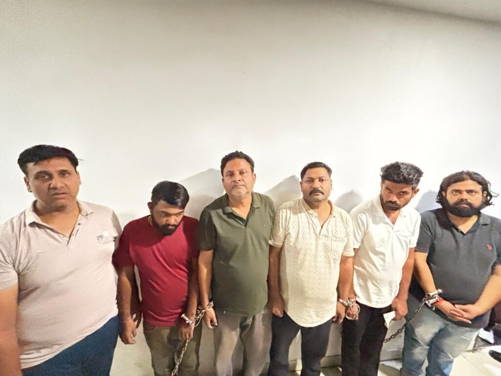 टी-20 वर्ल्ड कप से पहले रायपुर में ऑनलाइन सट्टा गिरोह पर बड़ी कार्रवाई, 37.50 लाख नगद समेत 6 आरोपी गिरफ्तार