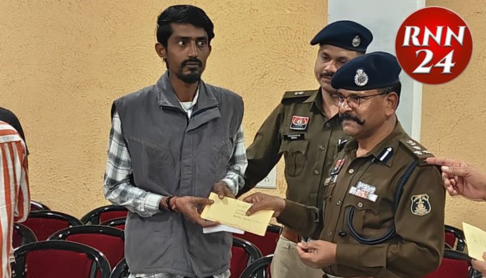 रायपुर पुलिस ने 40 लाख रुपये के 200 गुम मोबाइल फोन खोजकर लौटाए