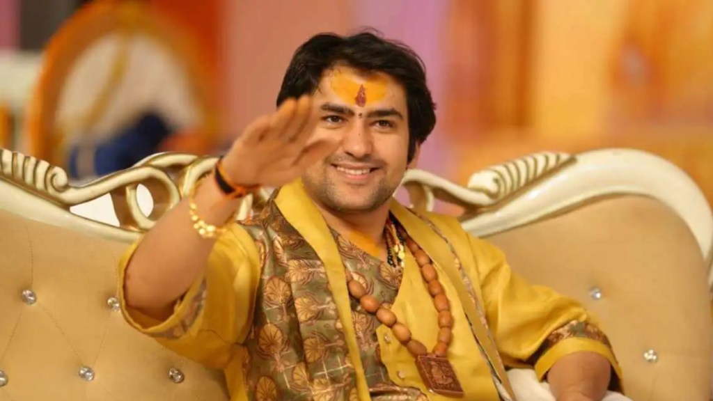 बागेश्वर बाबा ने सनातन धर्म और वेद विद्या को लेकर की बड़ी घोषणा