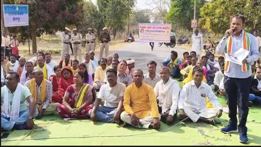 गरियाबंद में आदिवासी बालक आश्रम के छात्र की मौत, समाज ने NH-130C पर किया चक्काजाम