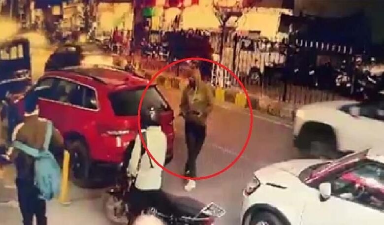 रोहतक में दिनदहाड़े गैंगवार! IG ऑफिस के पास 22 राउंड फायरिंग, भाऊ गैंग ने ली हत्या की जिम्मेदारी रोहतक में दिनदहाड़े गैंगवार! IG ऑफिस के पास 22 राउंड फायरिंग, भाऊ गैंग ने ली हत्या की जिम्मेदारी