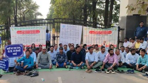 छत्तीसगढ़ KVK कर्मचारियों की 5 दिवसीय कामबंद हड़ताल आज पांचवें दिन जारी — कुलपति से वार्ता विफल, अनिश्चितकालीन हड़ताल और राजभवन धरने की चेतावनी
