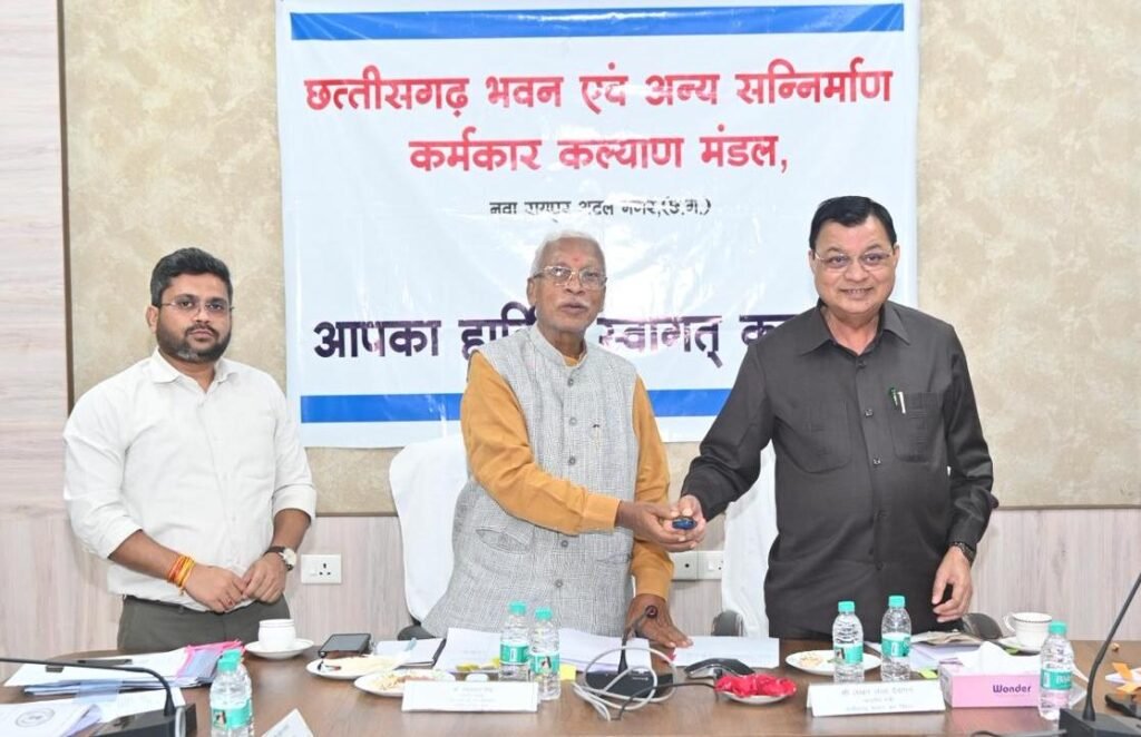 विष्णुदेव सरकार का श्रमिकों को तोहफा – श्रम मंत्री और बीओसी अध्यक्ष ने बटन दबाकर 9328 श्रमिकों के खाते में 18.23 करोड़ की राशि की अंतरित