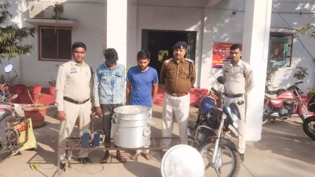 रतनपुर पुलिस की त्वरित कार्रवाई: सूने मकान की चोरी का खुलासा, दो आरोपी गिरफ्तार रतनपुर पुलिस की त्वरित कार्रवाई: सूने मकान की चोरी का खुलासा, दो आरोपी गिरफ्तार