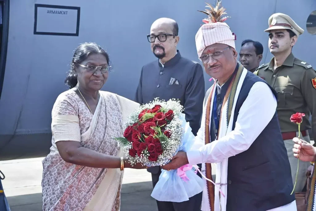 दंतेवाड़ा में राष्ट्रपति द्रौपदी मुर्मू का भव्य स्वागत, बस्तर पंडुम 2026 का शुभारंभ