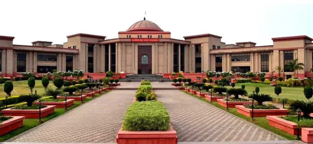 छत्तीसगढ़ हाईकोर्ट ने DEO को किया फटकार, पदस्थापना में गड़बड़ी छत्तीसगढ़ हाईकोर्ट ने DEO को किया फटकार, पदस्थापना में गड़बड़ी