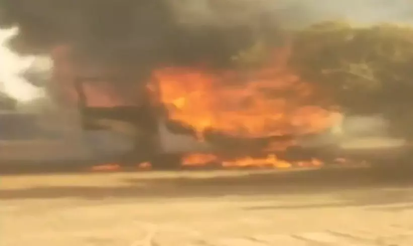Raipur Bus Fire News: बलौदाबाजार–रायपुर यात्री बस में भीषण आग, सभी यात्री सुरक्षित