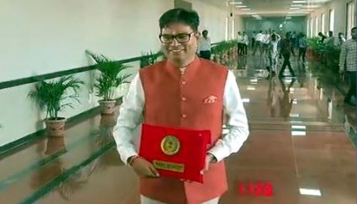 CG Budget 2026 : विधानसभा पहुंचे वित्त मंत्री ओ. पी. चौधरी, आज पेश करेंगे छत्तीसगढ़ का बजट विधानसभा पहुंचे वित्त मंत्री ओ. पी. चौधरी