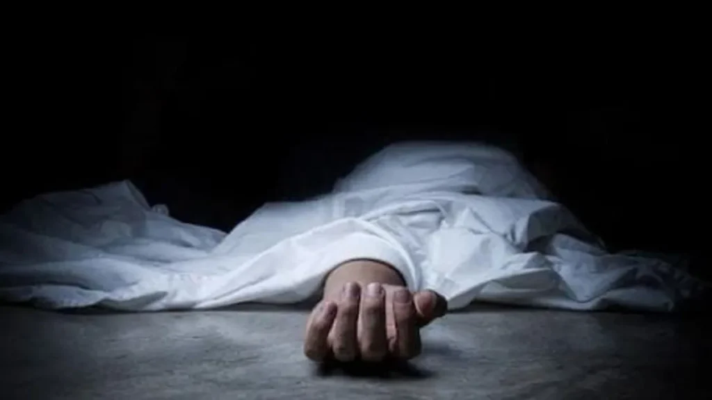 पटना में छात्रा ने मैट्रिक परीक्षा छूटने पर ट्रेन के सामने कूदकर की आत्महत्या पटना में छात्रा ने मैट्रिक परीक्षा छूटने पर ट्रेन के सामने कूदकर की आत्महत्या