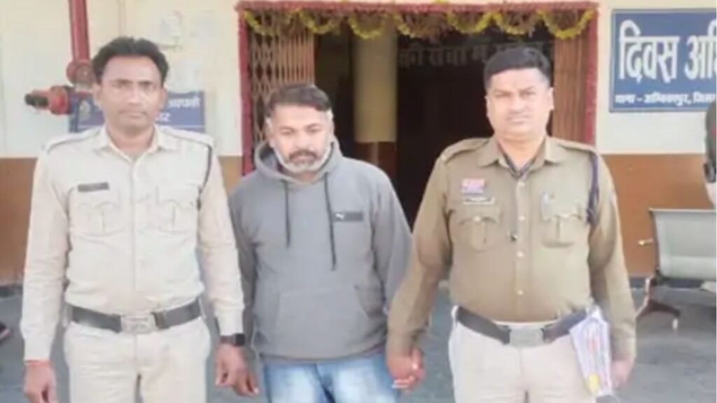 CG News: विदेश में क्रिकेट टूर्नामेंट खेलने के नाम पर युवक से 15 लाख की ठगी, पुलिस ने आरोपी को किया गिरफ्तार CG News: विदेश में क्रिकेट टूर्नामेंट खेलने के नाम पर युवक से 15 लाख की ठगी, पुलिस ने आरोपी को किया गिरफ्तार