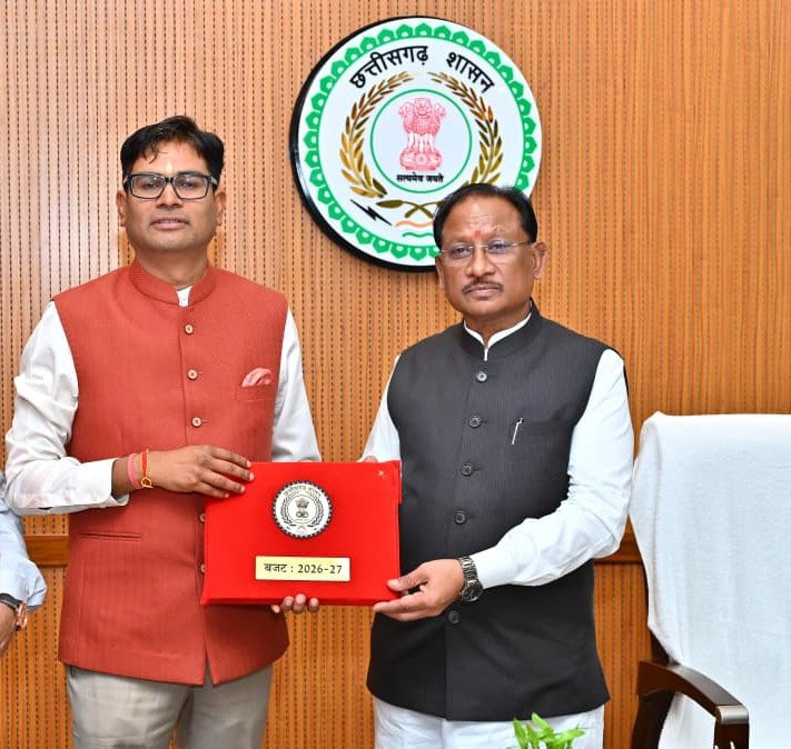 छत्तीसगढ़ का अब तक का सबसे बड़ा बजट 1.72 लाख करोड़ पेश, थीम ‘SANKALP’; बस्तर-सरगुजा पर फोकस, लड़कियों को 1.5 लाख, किसानों को ब्याज मुक्त ऋण छत्तीसगढ़ का अब तक का सबसे बड़ा बजट 1.72 लाख करोड़ पेश, थीम 'SANKALP'; बस्तर-सरगुजा पर फोकस, लड़कियों को 1.5 लाख, किसानों को ब्याज मुक्त ऋण