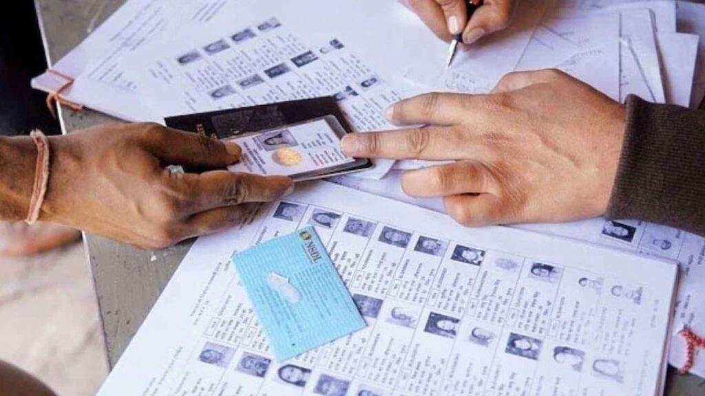 CG SIR: छत्तीसगढ़ के 64 लाख से ज्यादा वोटर्स को चुनाव आयोग का नोटिस, ऐसी क्या हुई गड़बड़ी? CG SIR: छत्तीसगढ़ के 64 लाख से ज्यादा वोटर्स को चुनाव आयोग का नोटिस, ऐसी क्या हुई गड़बड़ी?