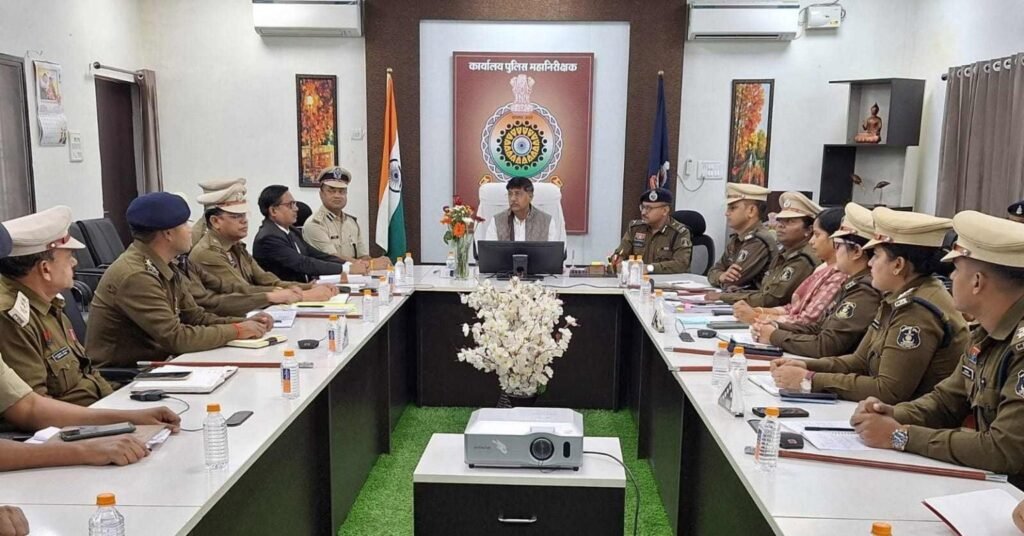 बिलासपुर पहुंचे डीजीपी अरुण देव गौतम, लूटकांड के खुलासे पर पुलिस की सराहना; सुरक्षा व्यवस्था कड़ी करने के निर्देश