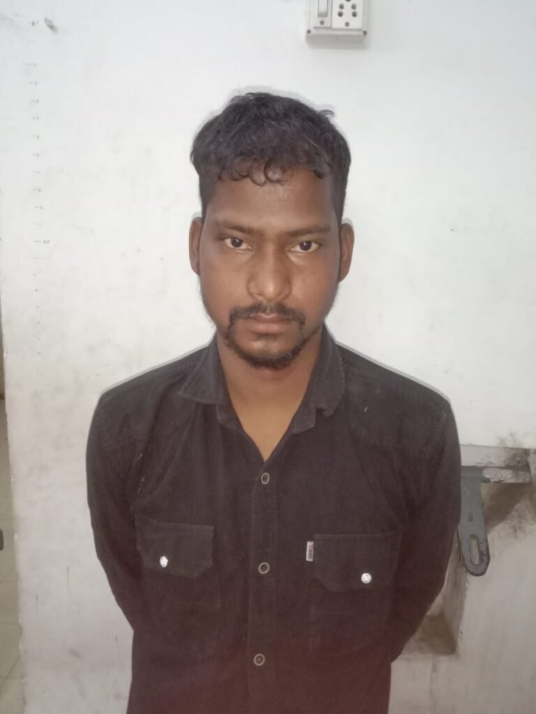 ताजनगर में धारदार तलवार लहराकर लोगों को डराने वाले तीन आरोपी गिरफ्तार
