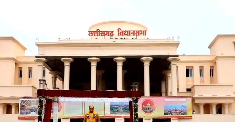 छत्तीसगढ़ विधानसभा : फिटनेस सर्टिफिकेट और ओवरलोडिंग पर सदन में भारी हंगामा, विपक्ष ने किया वॉकआउट